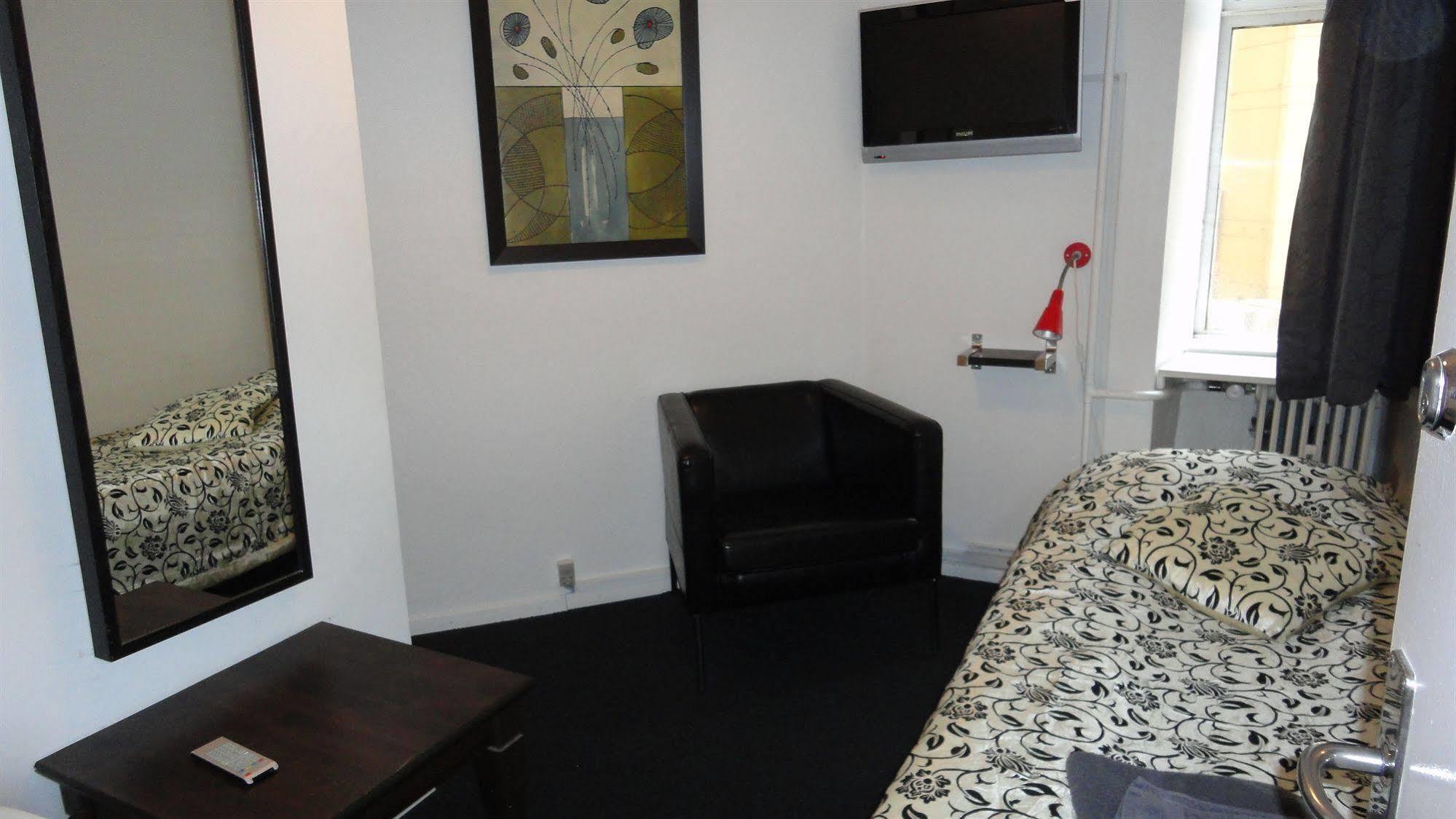 Jorgensen Hostel *